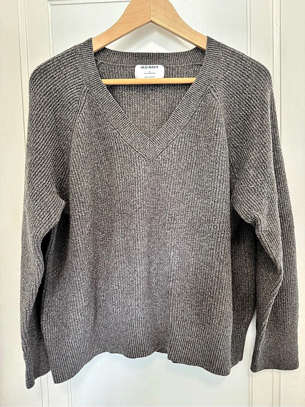 Old Navy Men's Gray V-Neck Sweater Size XL Like New
